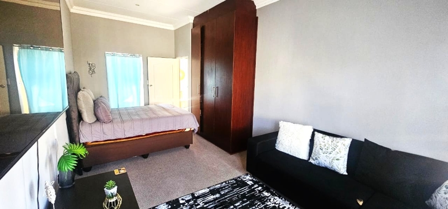 To Let 4 Bedroom Property for Rent in Safari Gardens North West